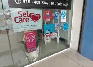 Accepted insurance plans and payment options at Putramahkota Dental Clinic including Selcare, EMAS, AIA, Healthmetric, KPSB, G-flex, and PMcare